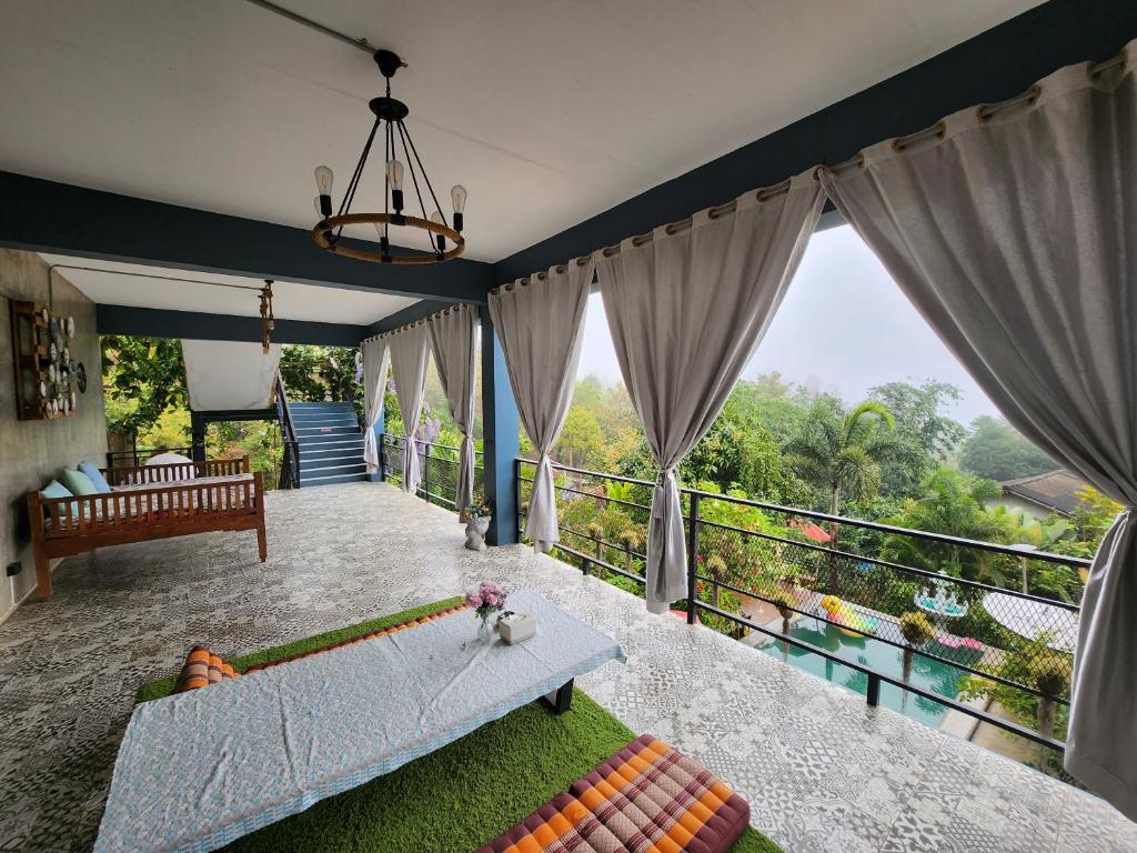 Postel nebo postele na pokoji v ubytování บ้านภูคำฟ้า ดอยปู่ไข่ Baan Phu Kham Fah