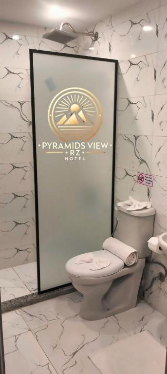 Koupelna v ubytování Pyramids View R Z Hotel