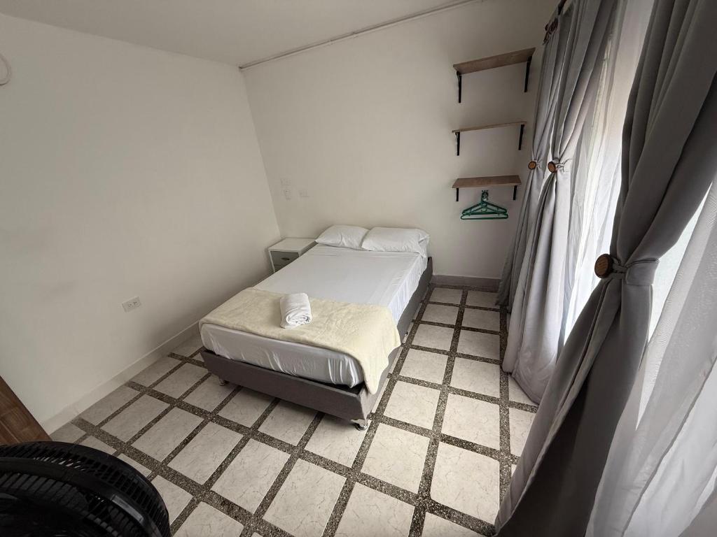 Postel nebo postele na pokoji v ubytování Road Living Home