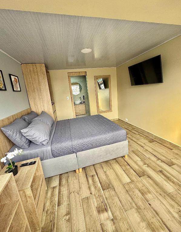 TV a/nebo společenská místnost v ubytování Hostelfc Santa Barbara
