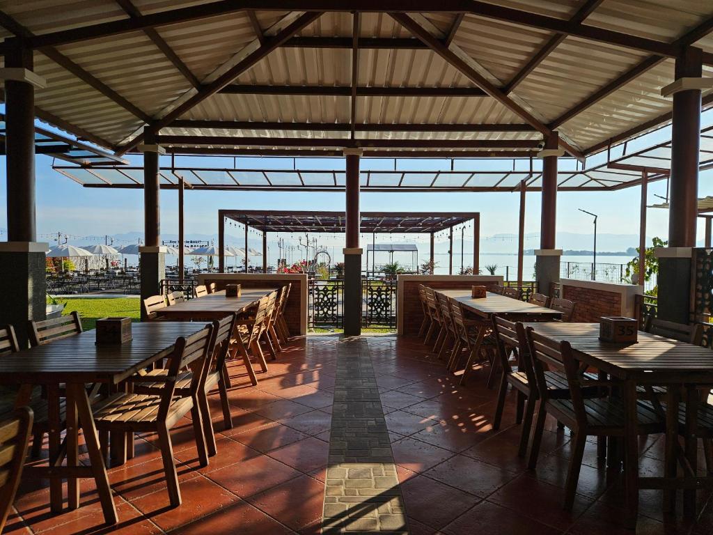 Restaurace v ubytování Damar Toba