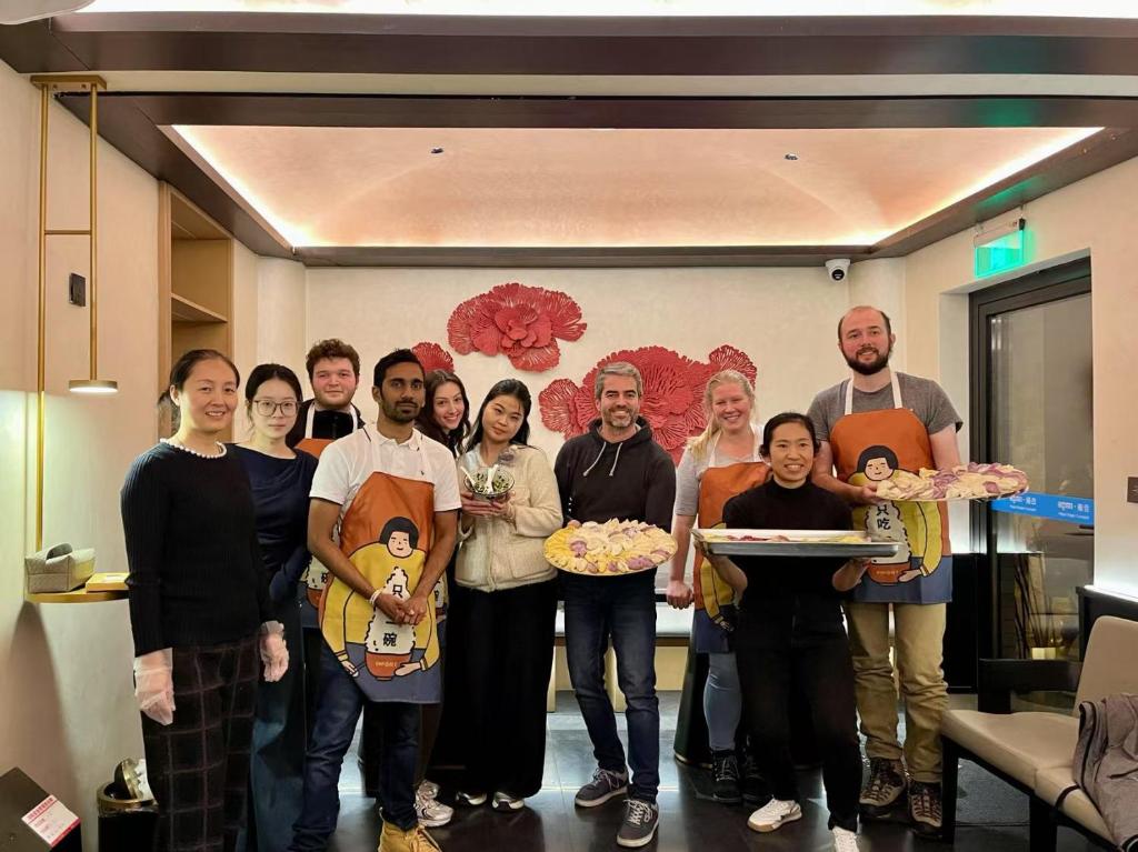 Hosté ubytování East Sacred Hotel ᴸᴱO Celebrating our 1st anniversary ---Foreign Accept English-Speaking Team--- 2 mins-walk to Subway丨Customized Tour Better-Live like a Local丨Near Tiananmen Forbidden丨Free Laundry,coffee,snacks and wifi-unlimited Software Leo