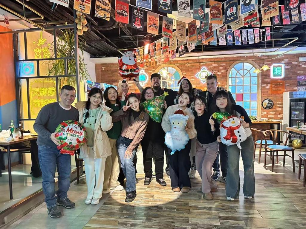Hosté ubytování East Sacred Hotel ᴸᴱO Celebrating our 1st anniversary ---Foreign Accept English-Speaking Team--- 2 mins-walk to Subway丨Customized Tour Better-Live like a Local丨Near Tiananmen Forbidden丨Free Laundry,coffee,snacks and wifi-unlimited Software Leo