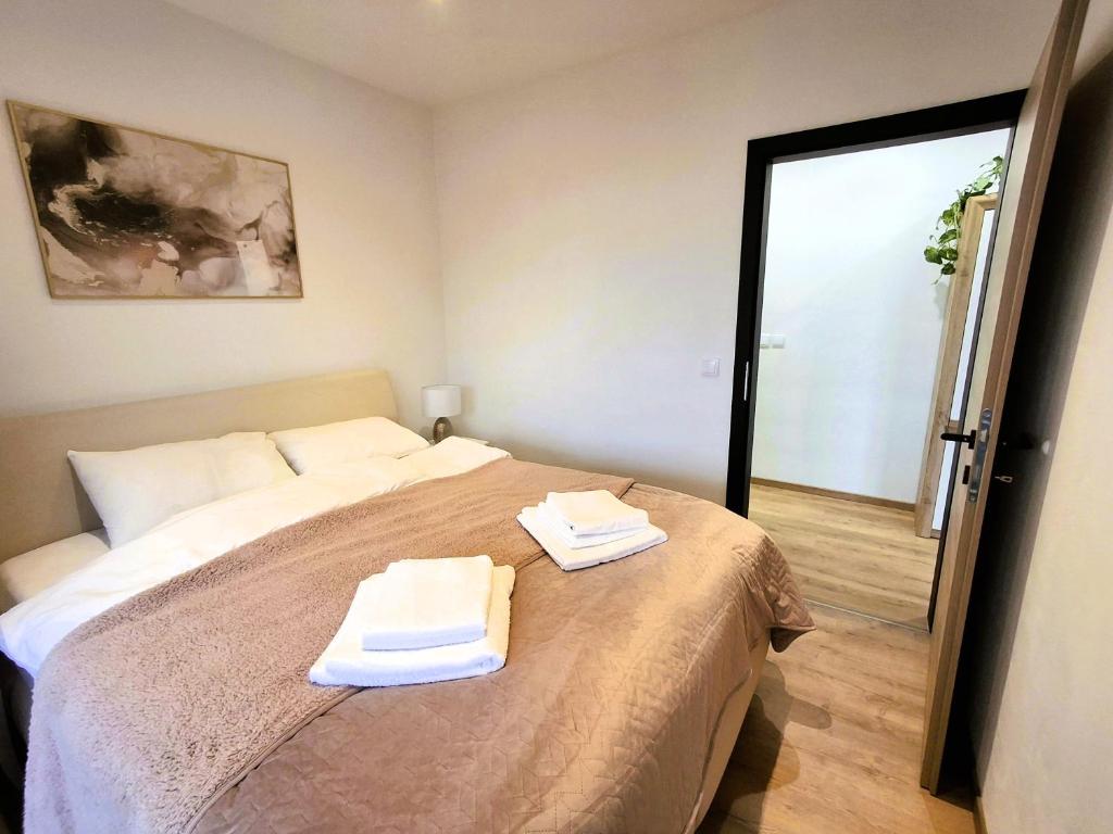 A bed or beds in a room at Sonniges Apartment in Semriach mit eigenem Garten und Weitblick