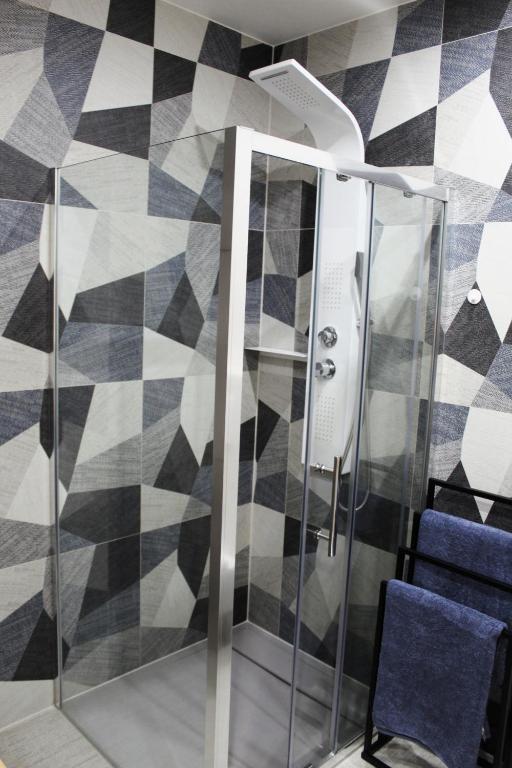 A bathroom at Sonniges Apartment in Semriach mit eigenem Garten und Weitblick