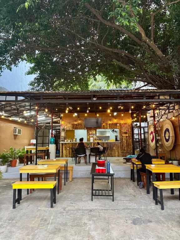 Restaurace v ubytování Cheese Hostel Manila