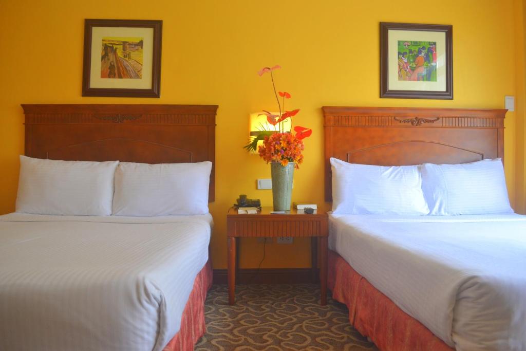 Postel nebo postele na pokoji v ubytování Hotel Elizabeth - Baguio