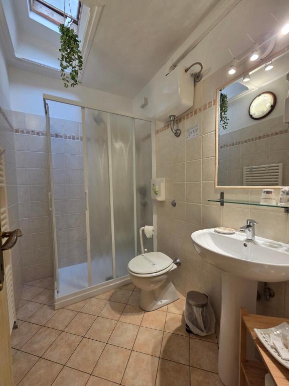 Koupelna v ubytování Albergo Etruria