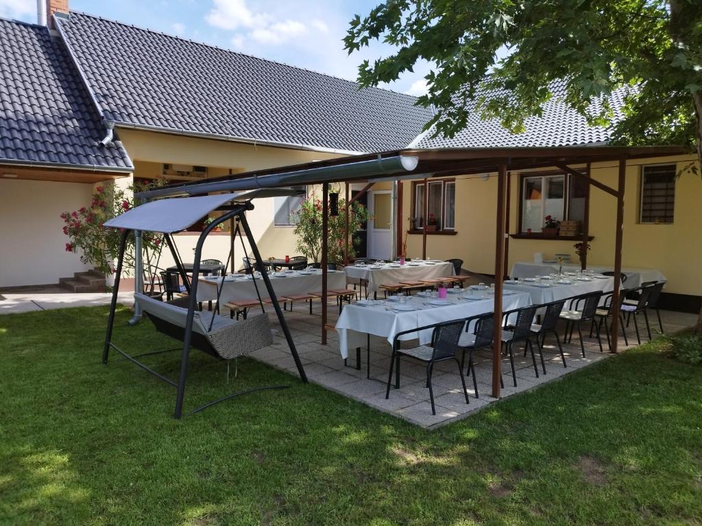 Ogród w obiekcie Tartós Szegfű Vendégház, Magánszállás