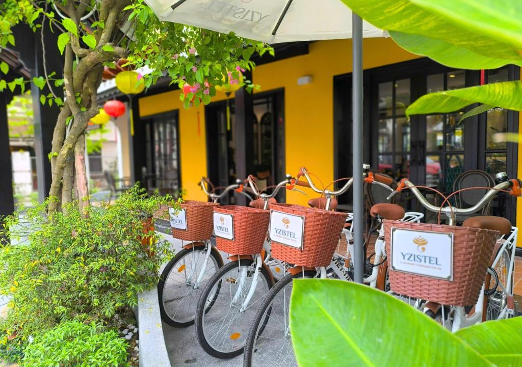 Restaurace v ubytování Yzistel Hoi An