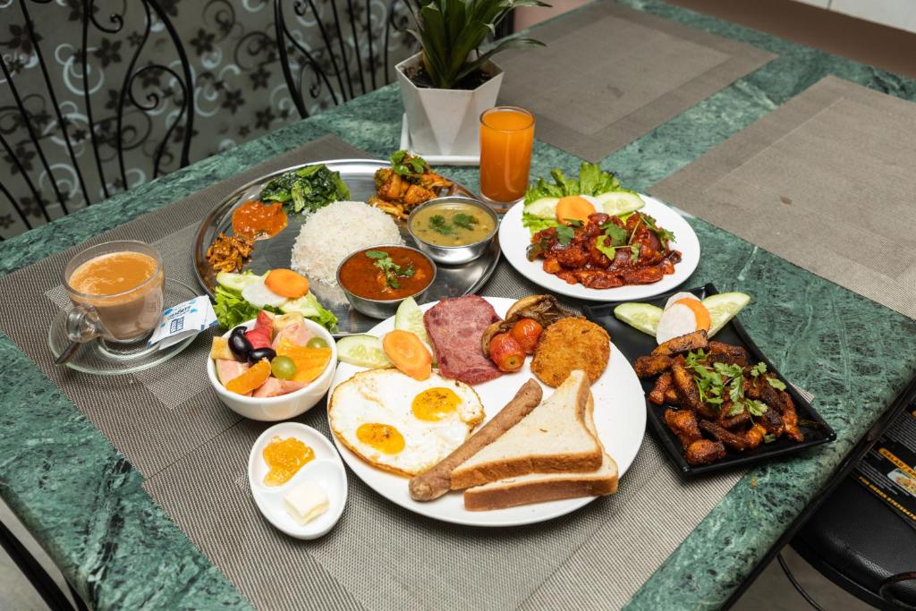 Comida en o cerca de este hotel