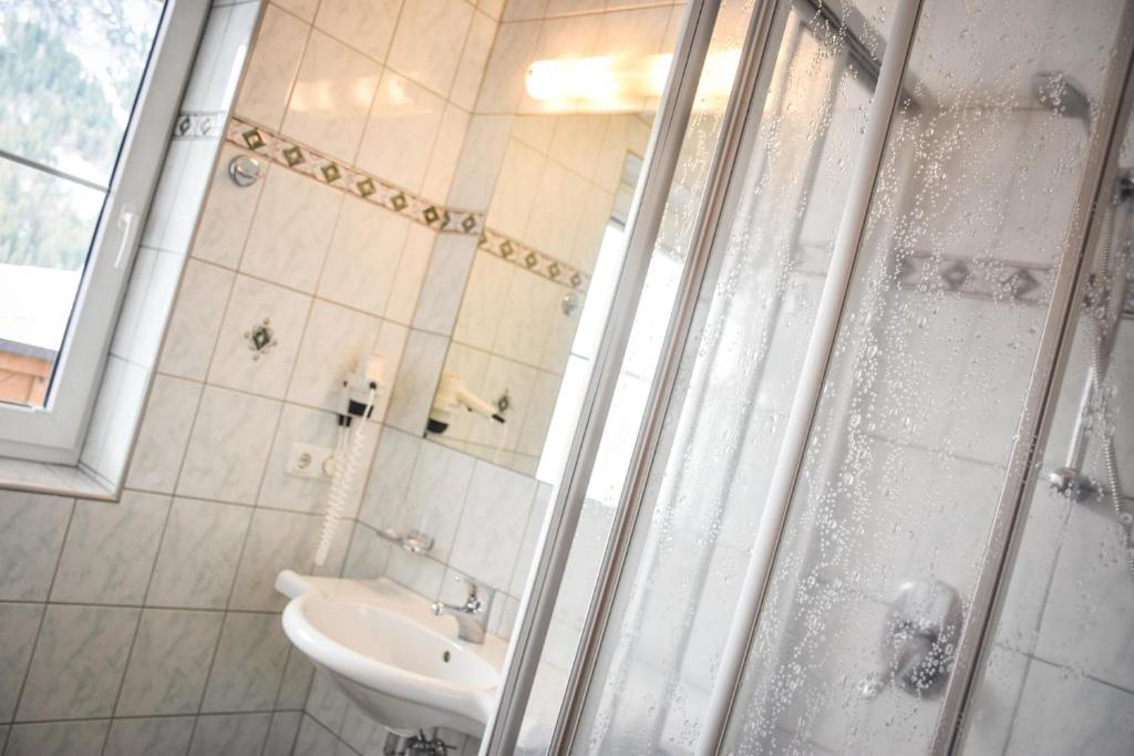 Koupelna v ubytování Berghotel Almrausch