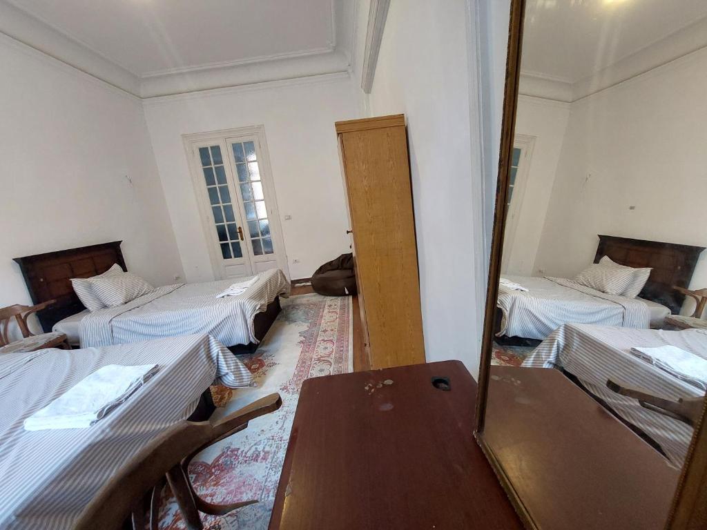 Postel nebo postele na pokoji v ubytování Ahllan Hostel For Men onlyغرف خاصة للرجال فقط 仅限男士 女士不允许