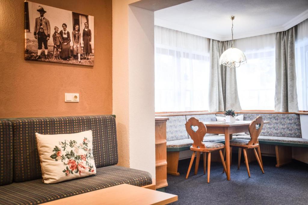 Posezení v ubytování Berghotel Almrausch