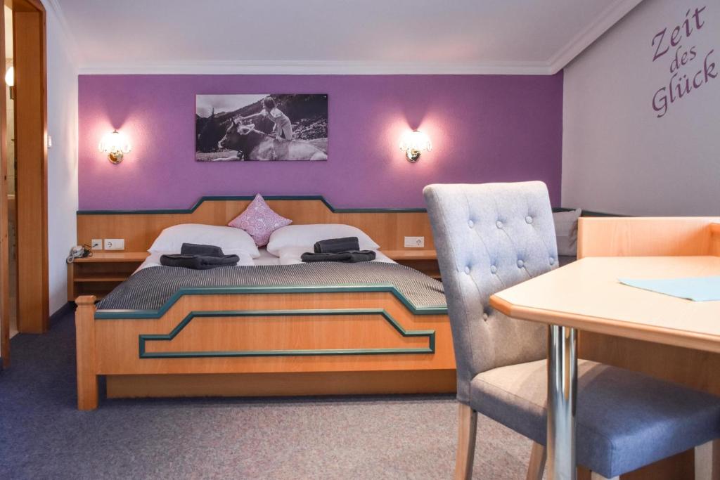 Postel nebo postele na pokoji v ubytování Berghotel Almrausch