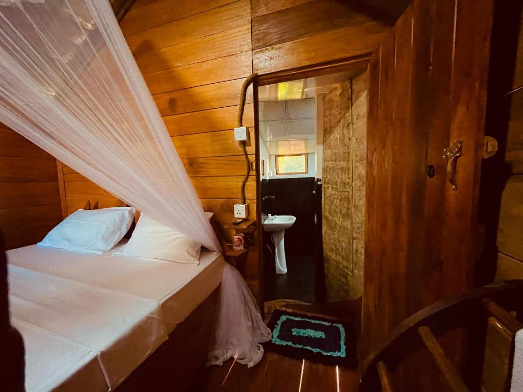 Postel nebo postele na pokoji v ubytování Green land tree house sigiriya
