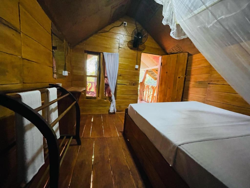 Postel nebo postele na pokoji v ubytování Green land tree house sigiriya