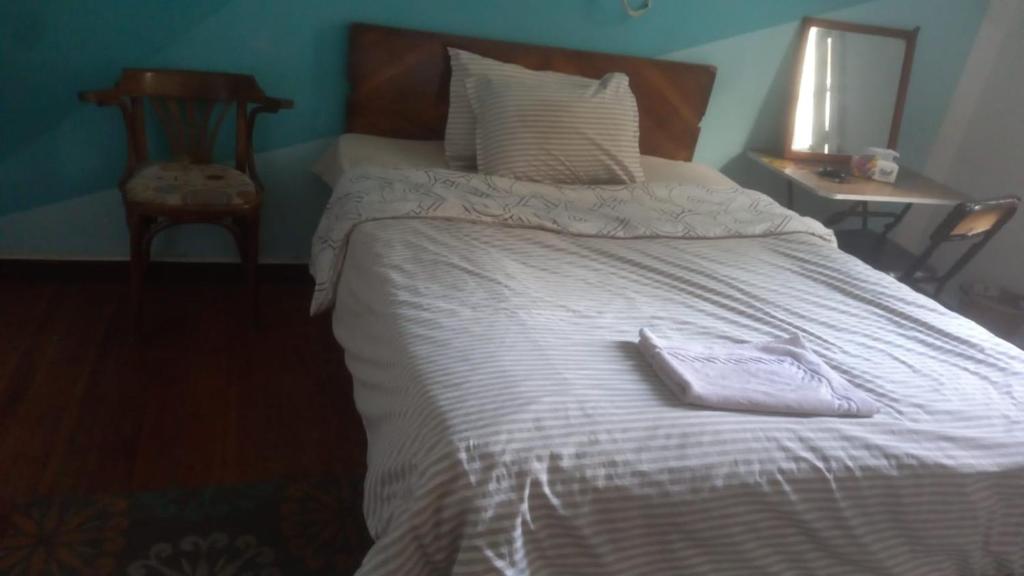 Postel nebo postele na pokoji v ubytování Ahllan Hostel For Men onlyغرف خاصة للرجال فقط 仅限男士 女士不允许