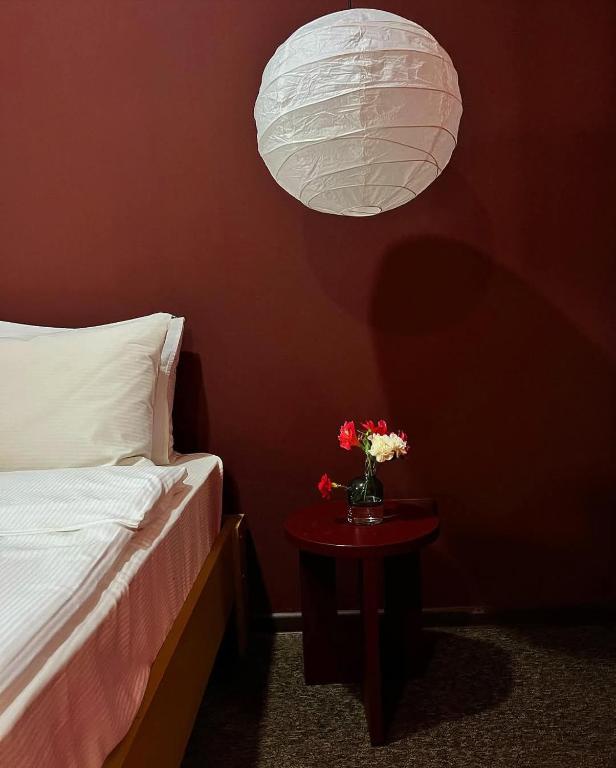 Postel nebo postele na pokoji v ubytování Hotel Chateau Kvareli