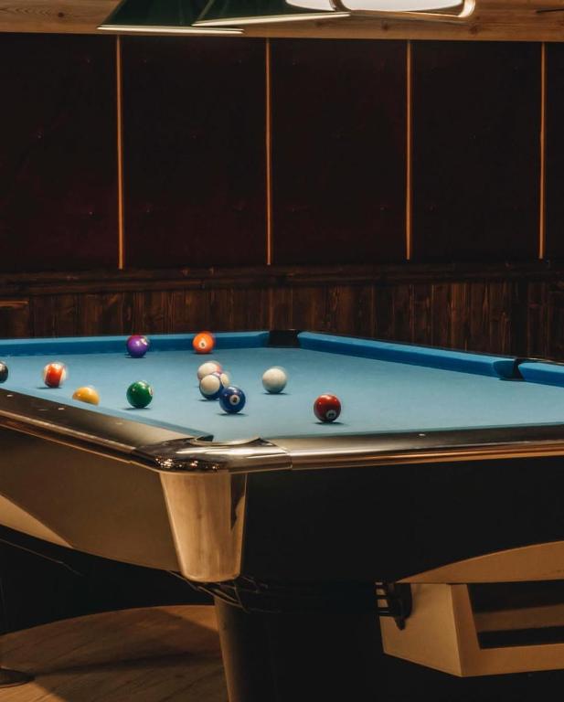 Biliár nebo kulečník v ubytování Hotel Chateau Kvareli
