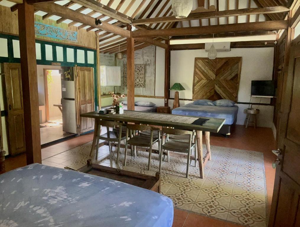 Posezení v ubytování Villa Nextdoor Nature Yogyakarta