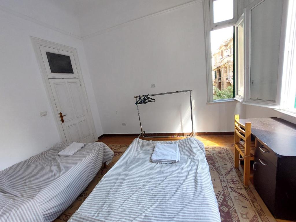 Postel nebo postele na pokoji v ubytování Ahllan Hostel For Men onlyغرف خاصة للرجال فقط 仅限男士 女士不允许
