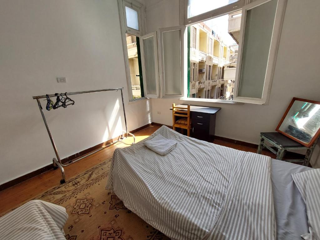 Postel nebo postele na pokoji v ubytování Ahllan Hostel For Men onlyغرف خاصة للرجال فقط 仅限男士 女士不允许