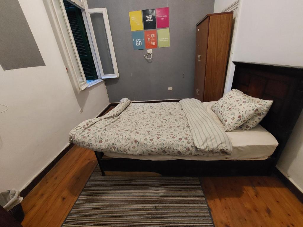 Postel nebo postele na pokoji v ubytování Ahllan Hostel For Men onlyغرف خاصة للرجال فقط 仅限男士 女士不允许