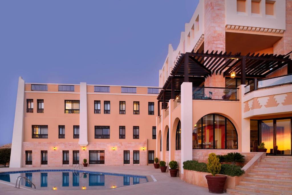 Bazén v ubytování Petra Marriott Hotel nebo v jeho okolí
