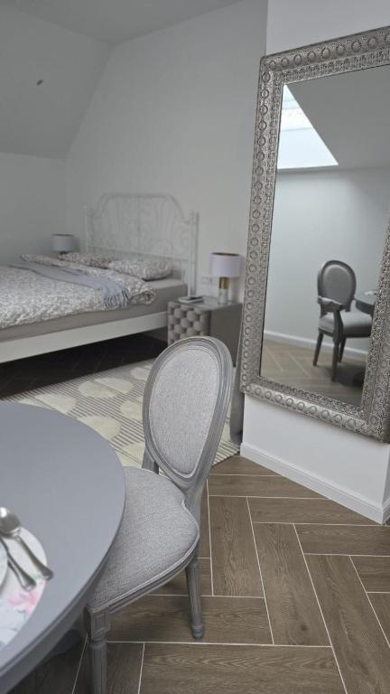 Villa Marmont Karlovac Luksuzni Smještaj na Top Lokaciji s Parkingom i Self Check inom - Apartamento De Lujo