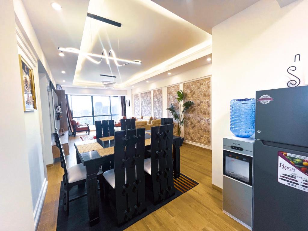 Kuchyň nebo kuchyňský kout v ubytování Stone Age Nairobi --- Rooftop Pool & Lounge, Gym, Games room, Office Space
