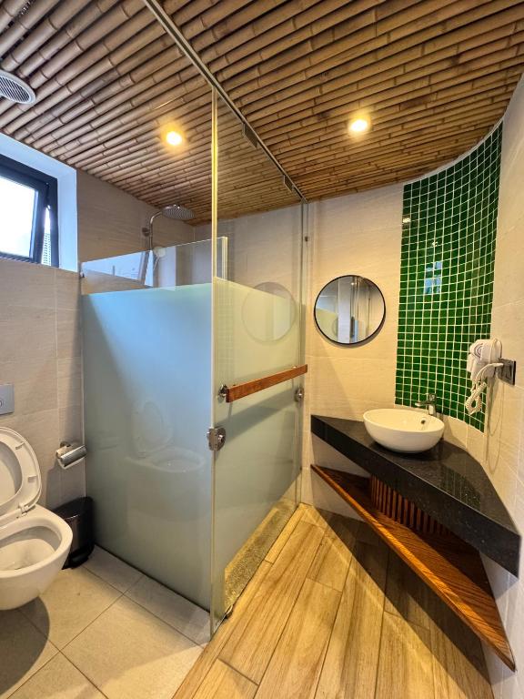 Koupelna v ubytování LUK Inn Hotel - An Thượng, Đà Nẵng