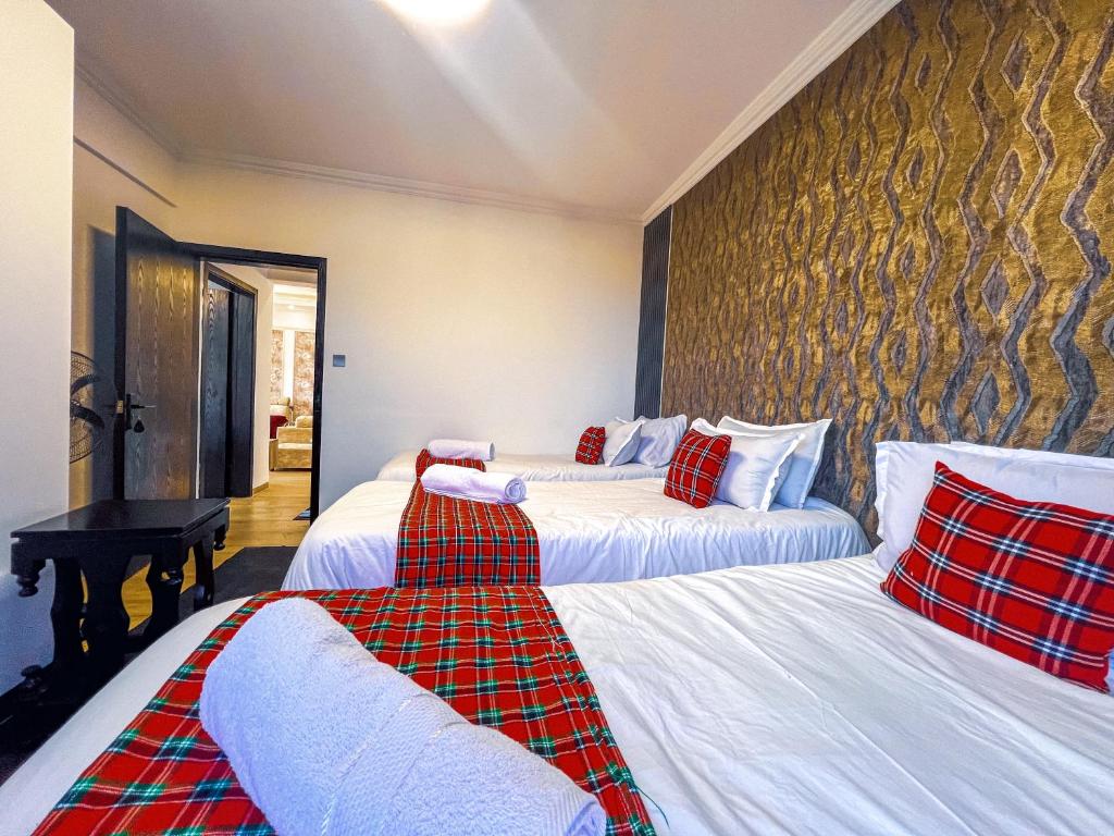 Postel nebo postele na pokoji v ubytování Stone Age Nairobi --- Rooftop Pool & Lounge, Gym, Games room, Office Space