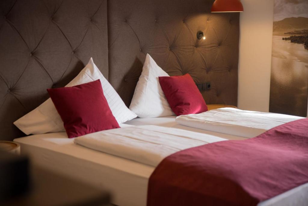 Postel nebo postele na pokoji v ubytování Hotel Haberl - Attersee