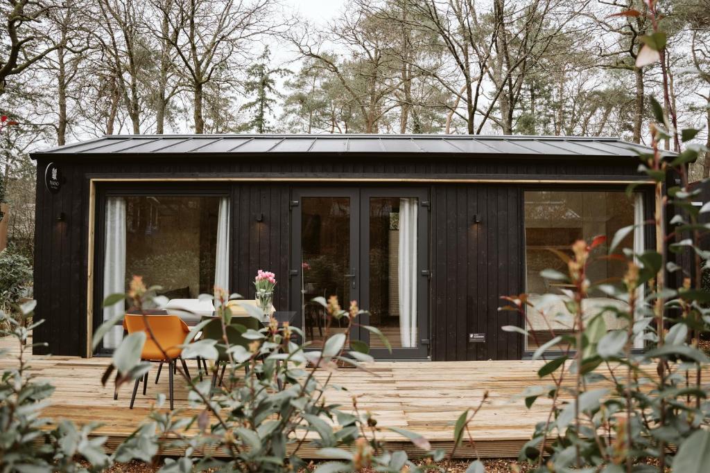 Κήπος έξω από το Tinyhouse NaNo