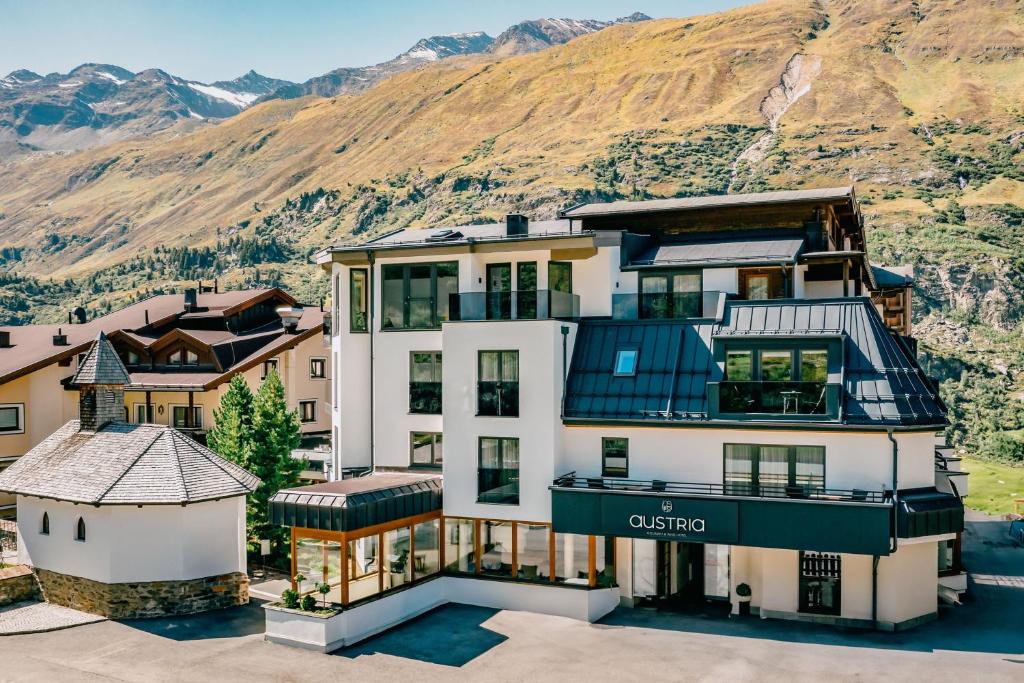 Nespecifikovaný výhled na hory nebo výhled na hory při pohledu z hotelu