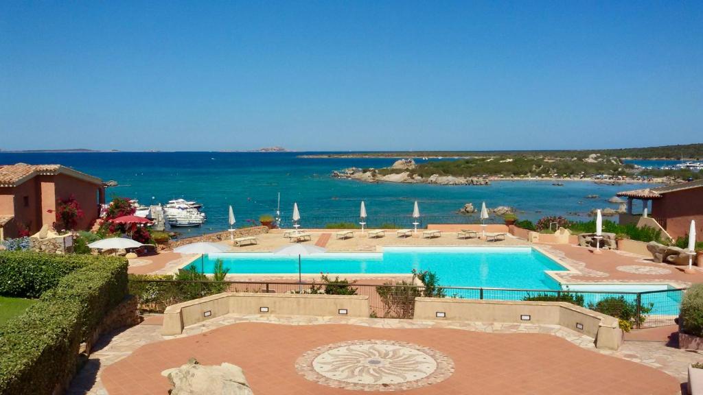 Gallery image of Residence with swimming pool in Marinella just 300 mt from the sea, apartments with sea view in Marinella