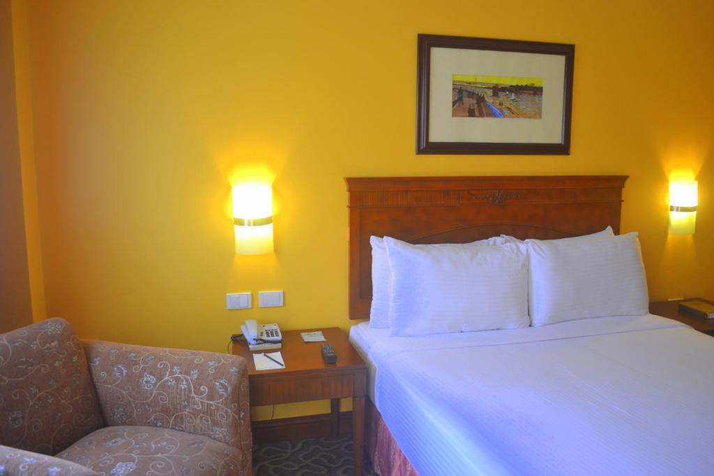 Postel nebo postele na pokoji v ubytování Hotel Elizabeth - Baguio