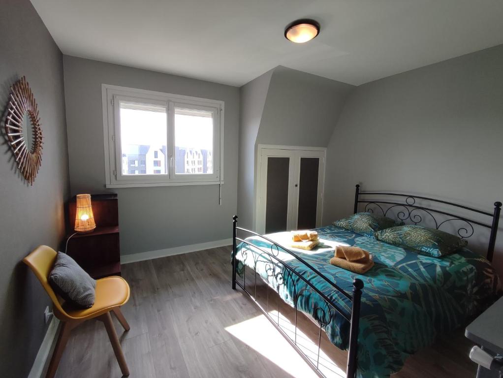 a bedroom with a bed and a window and a chair at Vistamare sur Juno Beach - Vue Mer 4 pers in Courseulles-sur-Mer
