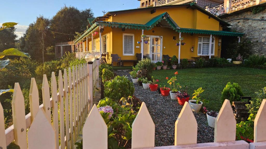 Κήπος έξω από το Villa KAILASA