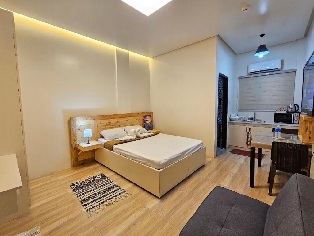 Amado's Transient Inn - Free Wide Parking Space - Chambre Queen