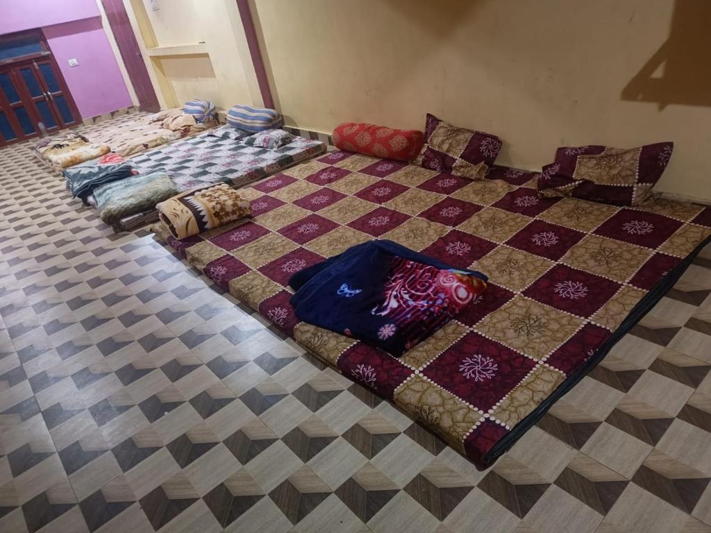 Postel nebo postele na pokoji v ubytování Badanpur home stay