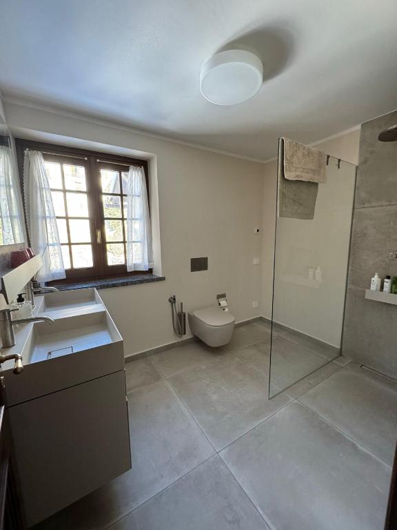 A bathroom at Ferienhaus-Chalet Breuil-Cervinia Valtournenche