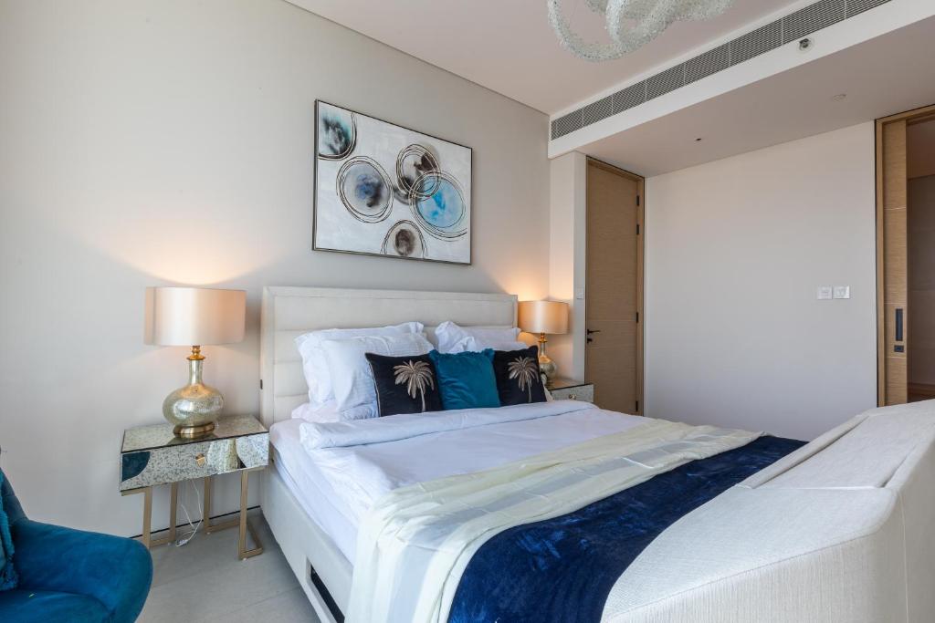 Postel nebo postele na pokoji v ubytování Elegant 2BR Apt Address Beach Resort