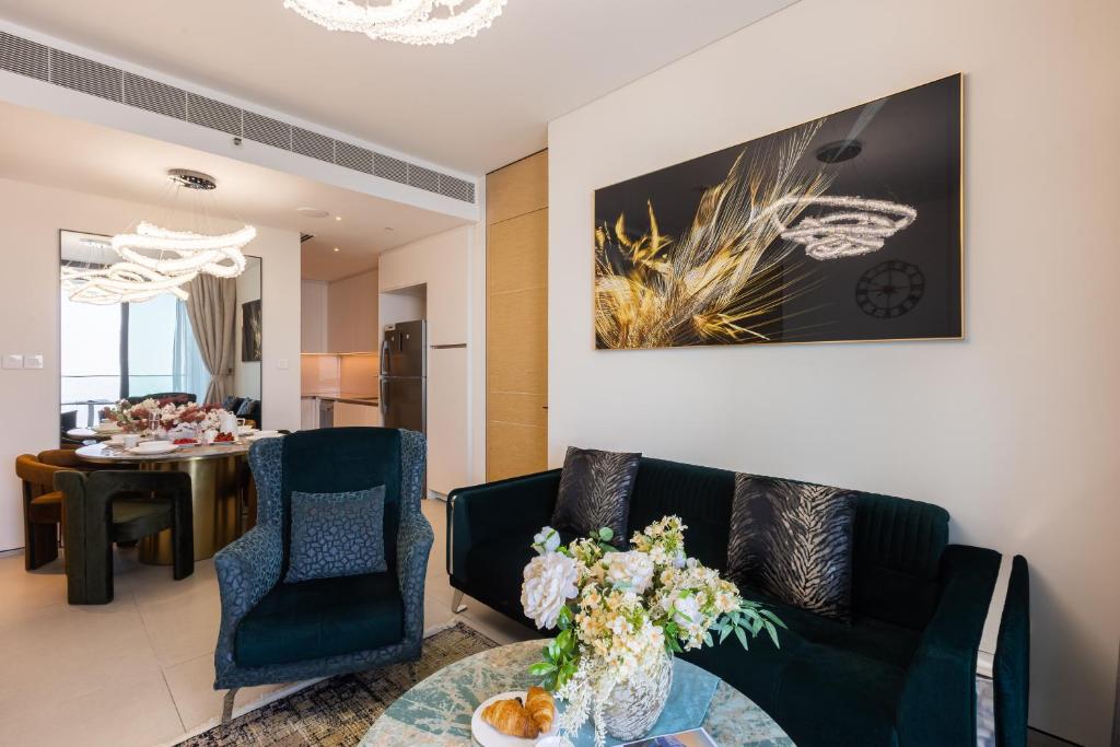 Posezení v ubytování Elegant 2BR Apt Address Beach Resort