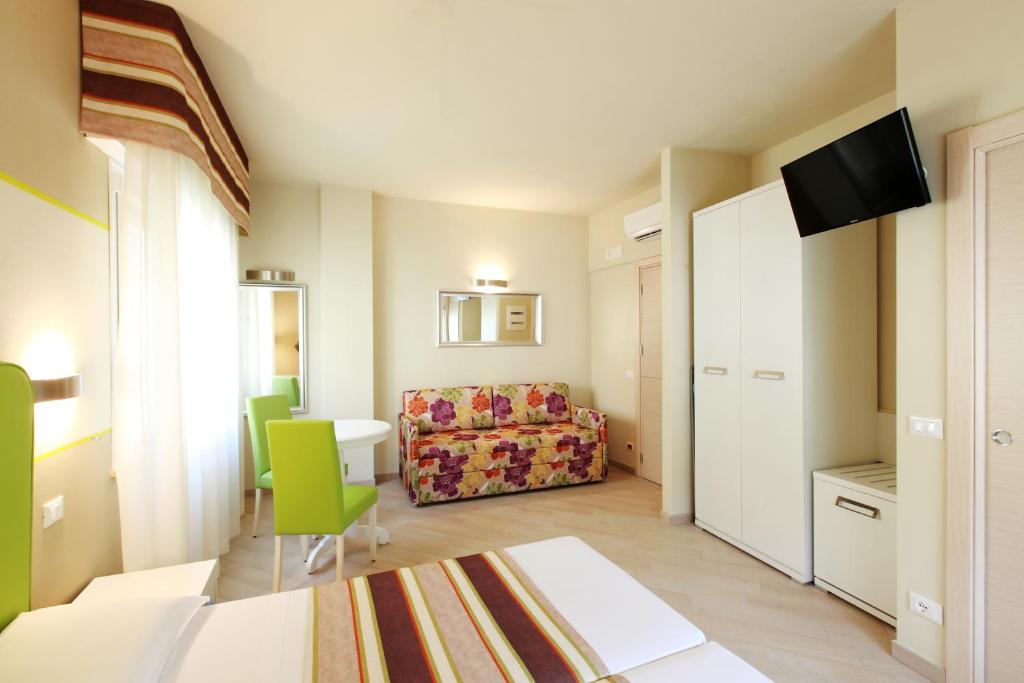 TV a/nebo společenská místnost v ubytování Hotel Souvenir