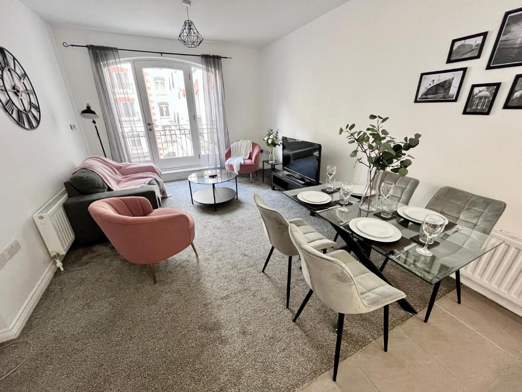 Ruang duduk di Writer's Square Apartments