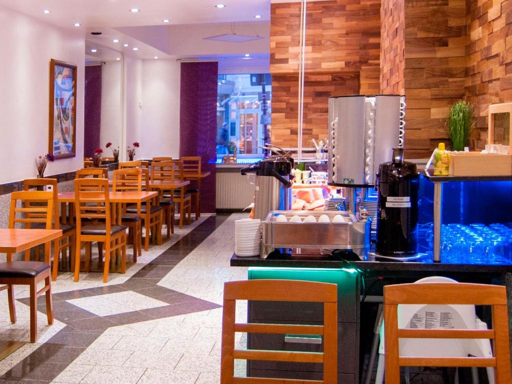 Breslauer Hof Am Dom - Resim 4