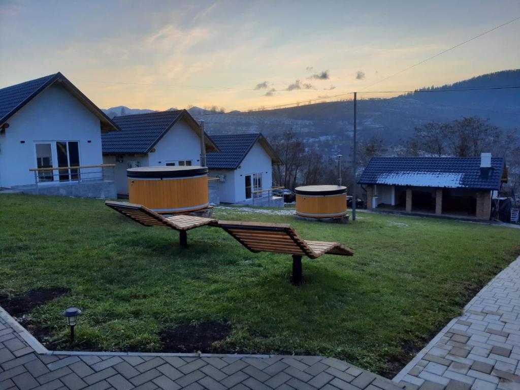 a couple of benches sitting on top of a yard at Complex Turistic Padurea Mare in Bălţăteşti