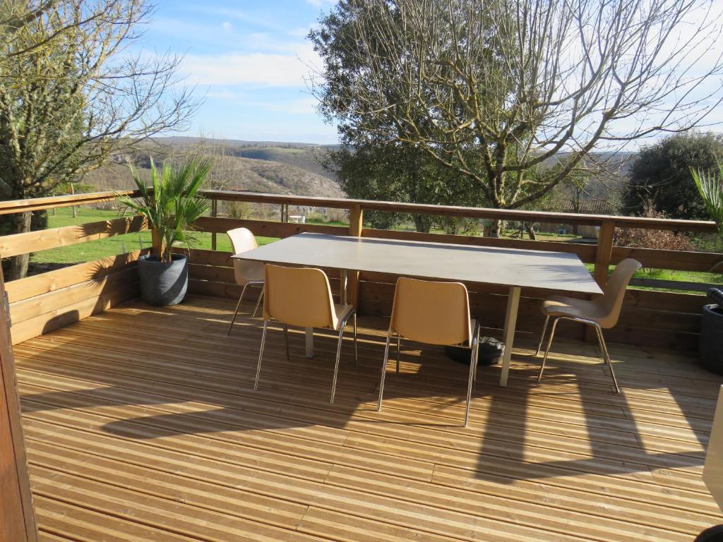 Balkón nebo terasa v ubytování Gîtes des Deux Vallées Chalet avec vue imprenable